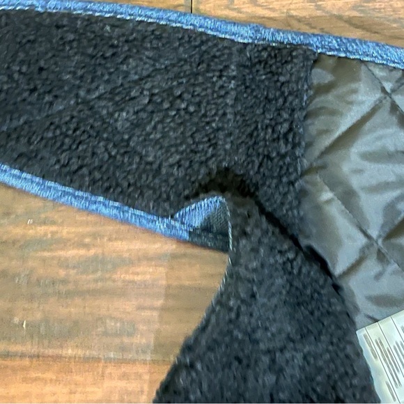 Carhartt Quilted Jacket in Black and  Navy Denim - Picture 6 of 7